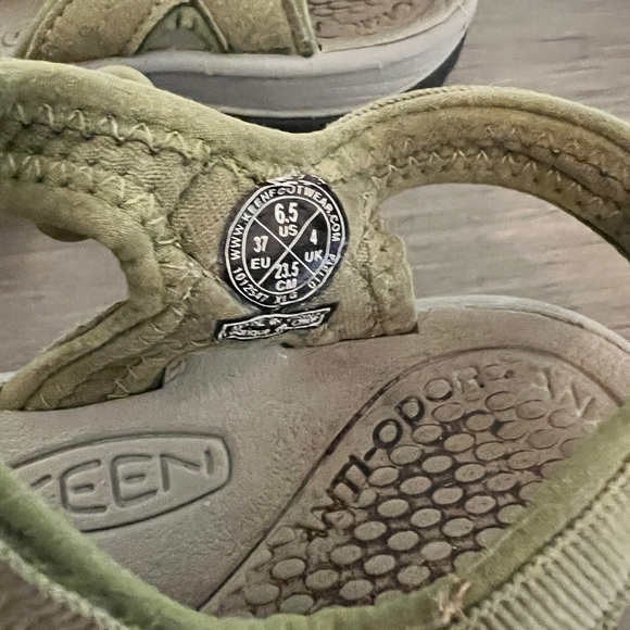 Keen Rose Sandals Women’s / Kids- Olive Green- Worn Once Size 6.5 - Picture 2 of 5